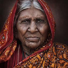 Indian Woman Close-up portrait of Indian women, Taj Mahal, India, Photo by Ayla Hashemi